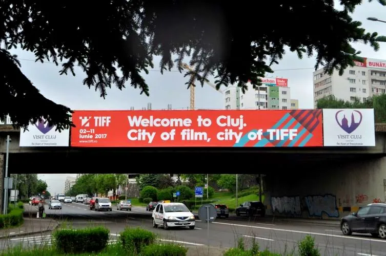 Banner TIFF „Welcome to Cluj, City of film” peste stradă